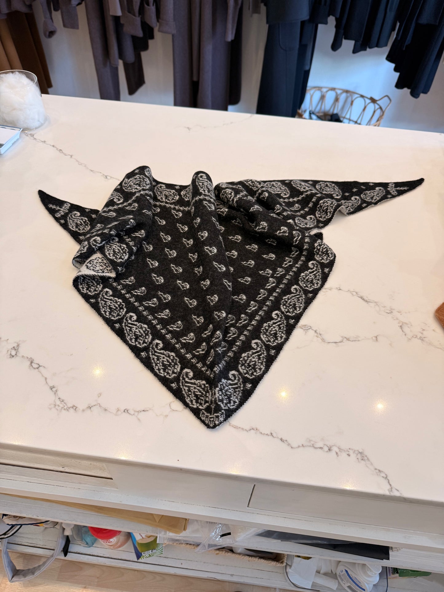 Cashmere patterned triangle Scarf
