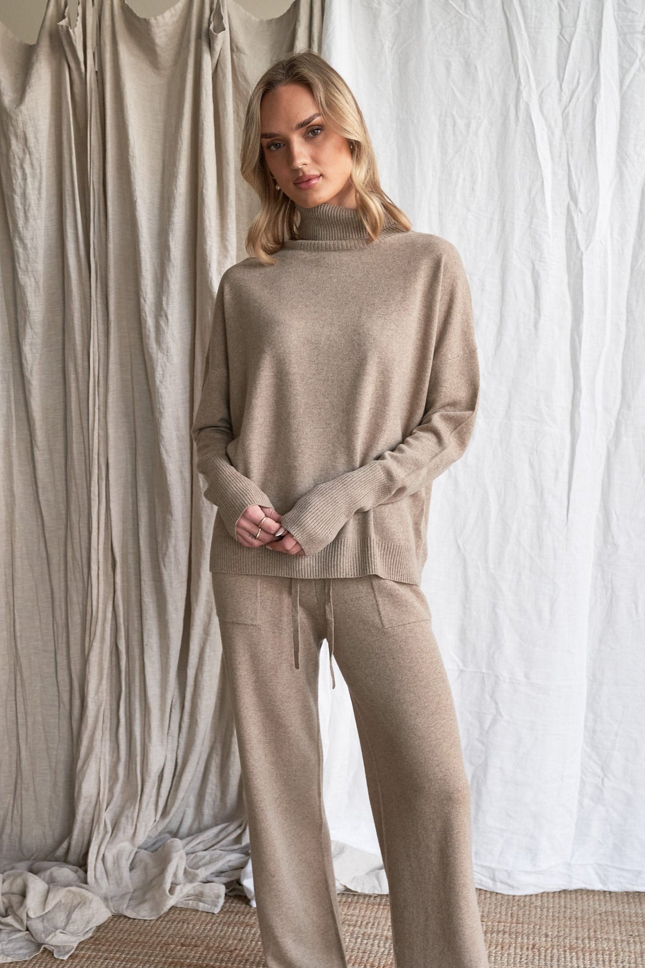 Mushroom Oversized Cashmere Sweater – Women’s High Neck Knit | 100% Pure Cashmere

Elevate your winter wardrobe with our oversized mushroom cashmere sweater, crafted from 100% ethically sourced pure cashmere. Featuring a relaxed, slouchy silhouette, a cozy high neckline, and a soft neutral mushroom tone, this luxurious women’s knit is ideal for effortless layering.

Designed with dropped shoulders and ribbed detailing, this high neck oversized sweater delivers breathable warmth and all-day comfort — a timel