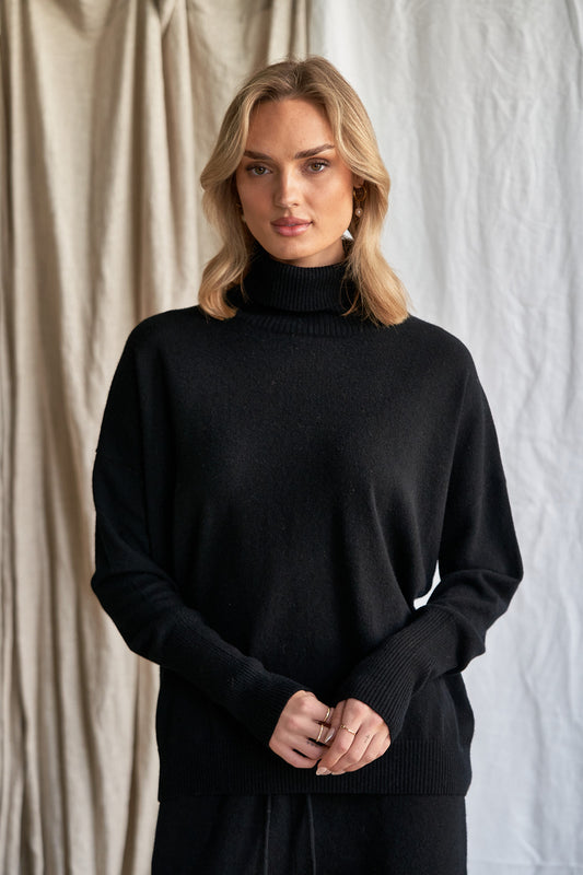 Black Oversized Cashmere Sweater – Women’s High Neck Knit | 100% Pure Cashmere

Experience timeless sophistication with our oversized black cashmere sweater, crafted from 100% ethically sourced pure cashmere. This women’s high neck sweater features an elegant oversized fit, dropped shoulders, and ribbed detailing for a chic yet cozy silhouette.

A true classic in deep black, this luxurious knit pairs effortlessly with anything in your wardrobe — from denim to silk. Perfect for layering or wearing solo