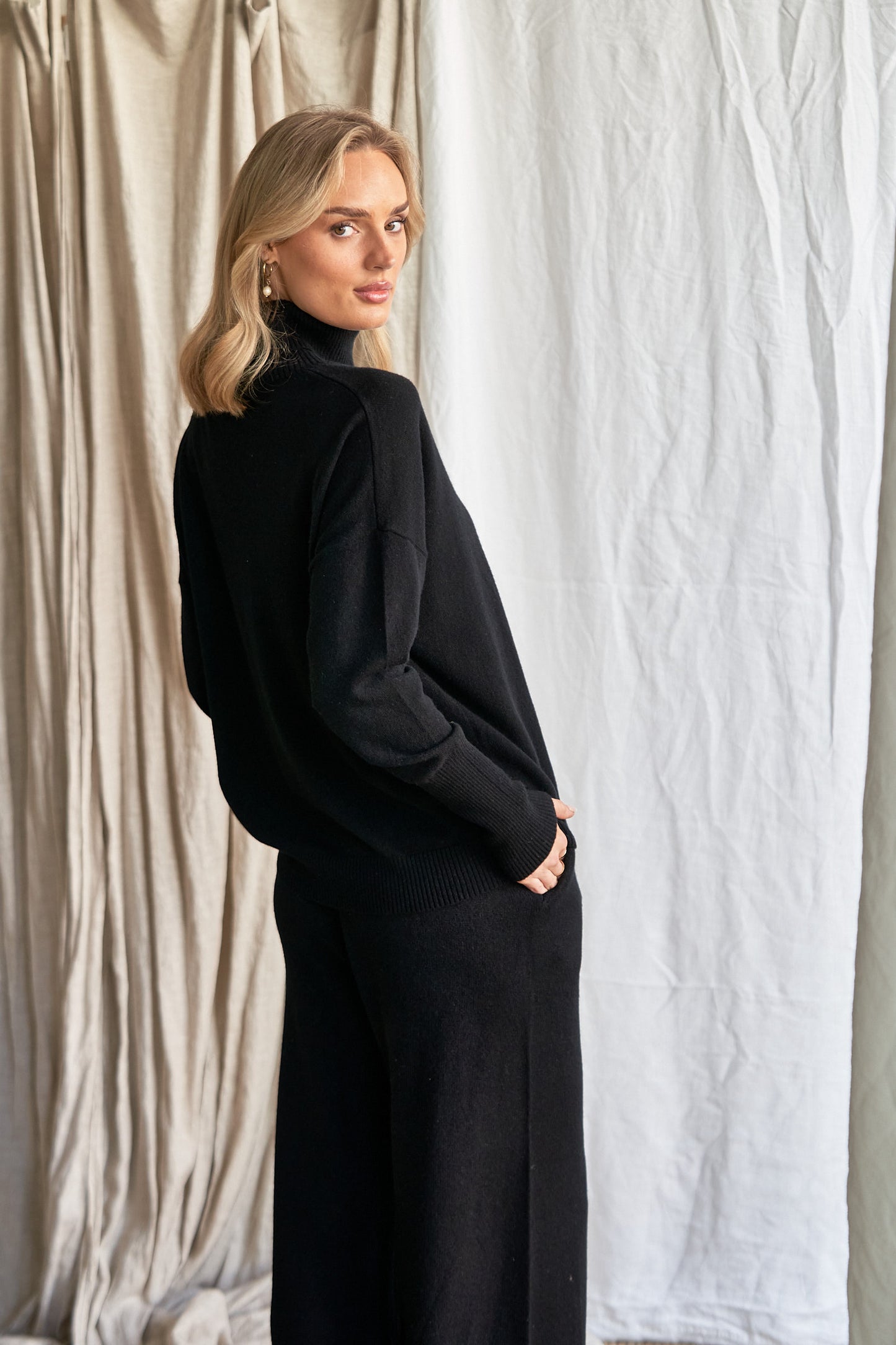 Black Oversized Cashmere Sweater – Women’s High Neck Knit | 100% Pure Cashmere

Experience timeless sophistication with our oversized black cashmere sweater, crafted from 100% ethically sourced pure cashmere. This women’s high neck sweater features an elegant oversized fit, dropped shoulders, and ribbed detailing for a chic yet cozy silhouette.

A true classic in deep black, this luxurious knit pairs effortlessly with anything in your wardrobe — from denim to silk. Perfect for layering or wearing solo