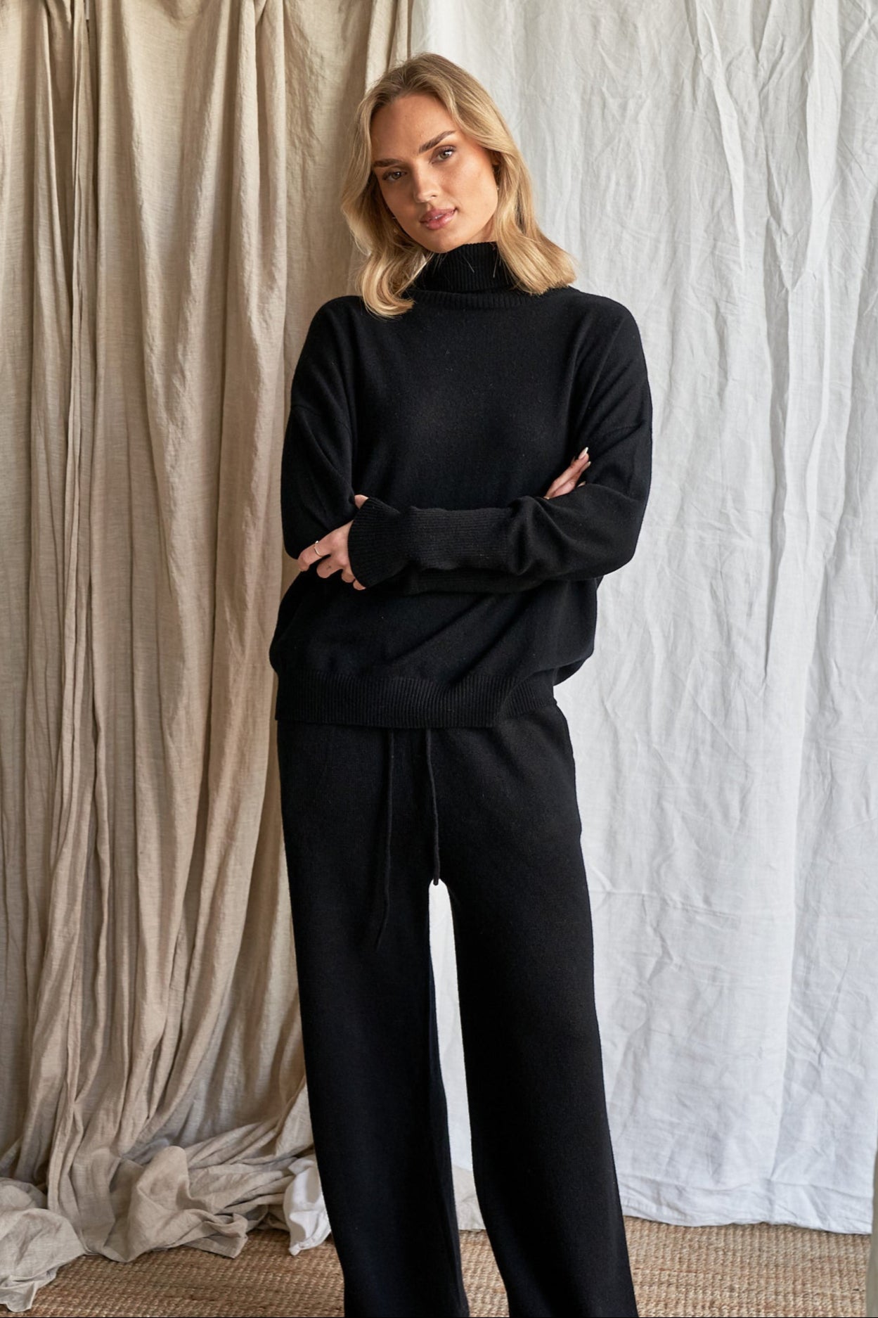 Black Oversized Cashmere Sweater – Women’s High Neck Knit | 100% Pure Cashmere

Experience timeless sophistication with our oversized black cashmere sweater, crafted from 100% ethically sourced pure cashmere. This women’s high neck sweater features an elegant oversized fit, dropped shoulders, and ribbed detailing for a chic yet cozy silhouette.

A true classic in deep black, this luxurious knit pairs effortlessly with anything in your wardrobe — from denim to silk. Perfect for layering or wearing solo