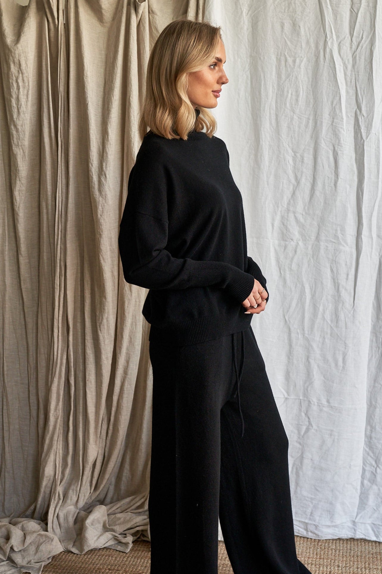 Black Oversized Cashmere Sweater – Women’s High Neck Knit | 100% Pure Cashmere

Experience timeless sophistication with our oversized black cashmere sweater, crafted from 100% ethically sourced pure cashmere. This women’s high neck sweater features an elegant oversized fit, dropped shoulders, and ribbed detailing for a chic yet cozy silhouette.

A true classic in deep black, this luxurious knit pairs effortlessly with anything in your wardrobe — from denim to silk. Perfect for layering or wearing solo